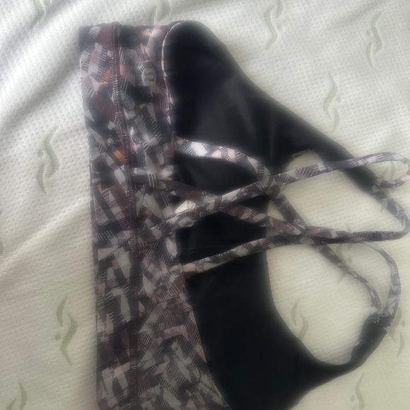 Lululemon energy bra - Picture 2 of 3